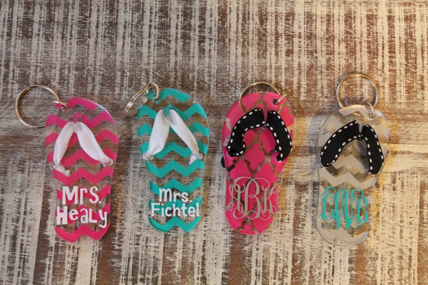 Flip flop Keychain Personalized - Shapes - Flip Flop - Sandle - Party Favors - Wedding Favor - Birthday - Thank You Gift - Teacher - Monogra